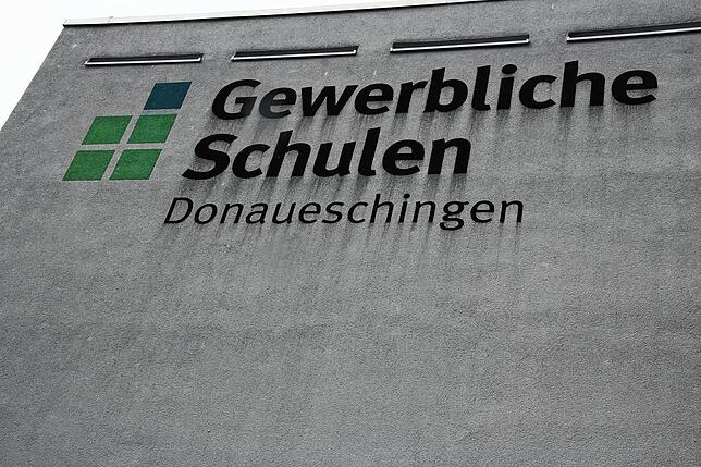 Bild 3: Azubis aus der Region: Aus Afghanistan nach Donaueschingen &ndash; Für Straßenbau-Azubi Sayed Musawi ist die Lehre das Tor zur Selbstständigkeit