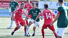 Treffsicher: Marvin Kalt (links) vom FC Schlüchttal und Patrick Klotz (Nr. 16) von der SG Mettingen/Krenkingen haben es mit ihren Toren ...