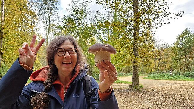 Einen Steinpilz zu finden, so wie hier Brigitte Maurer aus der Fricktaler Gemeinde Zuzgen 2023, fiel dieses Jahr noch schwer, aber ihre ...