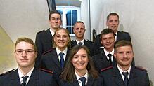 Die Führungsspitze der Freiwilligen Feuerwehr Hochemmingen mit den Beförderten: Jonas Maurer, Anna-Lena Fehrenbacher, Valentino ...
