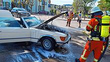 Am Samstagnachmittag musste die Engener Feuerwehr einen brennenden Oldtimer löschen.