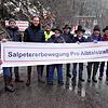 Bürgermeister und Salpetererbewegung Pro Albtalstraße fordern weiterhin die Wiederöffnung der Albtalstraße. Von links: Bernhard Huber, ...