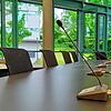 Leere Sitzplätze im großen Sitzungssaal des Stockacher Rathauses, wo normalerweise der Gemeinderat tagt.