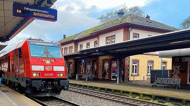 Verspätung auf der Hochrheinstrecke: Mit 71 Minuten Verspätung trudelte der Regional-Express am Donnerstag, 23. Januar, in Bad Säckingen ...