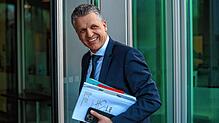 Thorsten Frei auf dem Weg zu den Koalitionsverhandlungen von Union und SPD in der Parteizentrale der CDU im Konrad-Adenauer Haus.