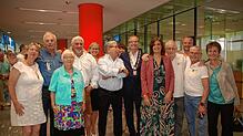 Oberbürgermeister Klaus Eberhardt (Mitte) mit Vertretern der Partnerstädte Fécamp, Mouscron und Neumarkt beim gemeinsamen Empfang. Foto: ...