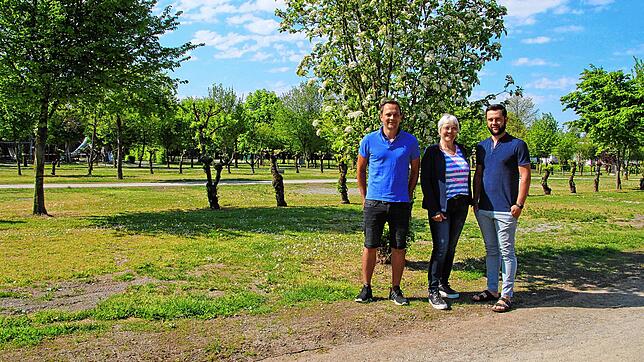 Leere, wo ansonsten um diese Jahreszeit Kinderlachen, Feuerzauber und lebhaftes Treiben herrschen. Andreas, Maria und Claudius Wirth ...
