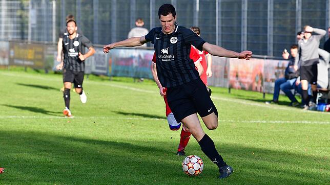 Blitzstart: Thomas Wehrle &ndash; hier bei einem Heimspiel in Stetten &ndash; traf in den ersten zwölf Minuten zwei Mal für den FC ...