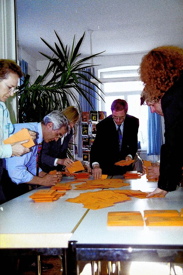 Bild 4: Gedächtnis der Region: Bilder von Matthias Weckbachs erster Wahl zum Bürgermeister im Jahr 1999