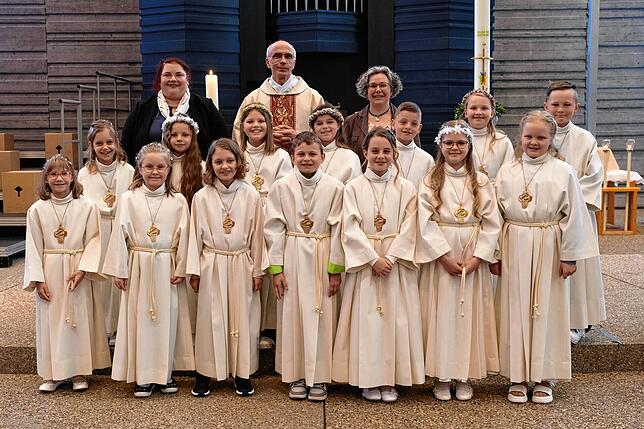 Insgesamt 14 Kinder feierten am Wochenende in St. Johann Baptist Tennenbronn ihre Erstkommunion. Die Vorbereitung sowie der Gottesdienst ...