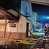 In der Silvesternacht waren im Hyllerweg in Friedrichshafen insgesamt 78 Feuerwehrkräfte mit 16 Fahrzeugen im Einsatz.