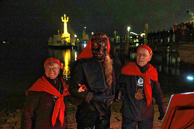 Die Seegeister lockten am 11.11.2024 ihren Kunibert aus den Fluten des Bodensees, damit endlich wieder Fasnacht gefeiert werden kann.