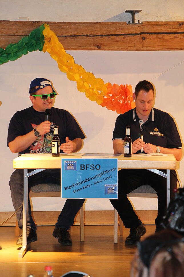 Beim Dorfgeschehen von Martin Schöndienst und Michael Wieland drehte sich alles um die neue Partei BierFreundeSumpfOhren und potentielle ...