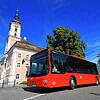 Bus- und Bahnfahren wird in der Region teurer. Zu sehen ist hier ein Bus der Linie 7395 an der Klosterkirche Birnau.