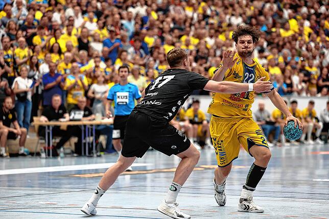 Bild 20: HSG Konstanz feiert den Aufstieg in die 2. Handball-Bundesliga. Bilder vom Spiel gegen Hildesheim