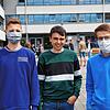 Drei von Hunderten, die am ersten Schultag nach den Pfingstferien im Raum Stockach wieder in den Unterricht kamen (von links): Adrian ...
