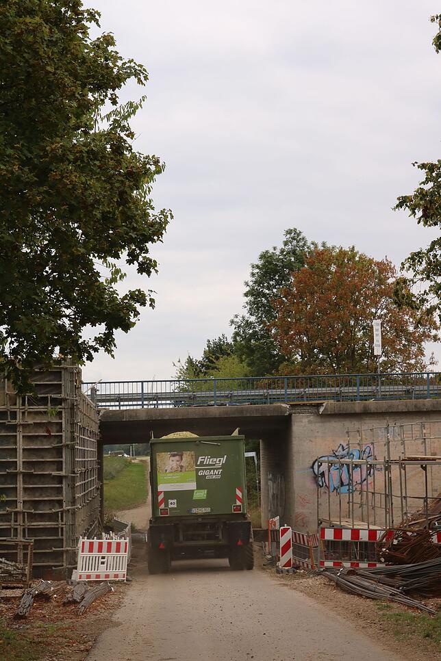 Der vierspurige Ausbau der Bundesstraße 27 geht voran. Gegenwärtig erfolgen an einem Bauwerk, das die Straße in Richtung der von ...