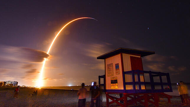Der erdnahe Weltraum wird von immer mehr Satelliten bevölkert: Hier der Start einer Falcon-Rakete von SpaceX vergangene Woche. Dabei ...