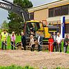 Jetzt geht es Schlag auf Schlag. Der symbolische Spatenstich zum Neubau der Realschule am Freitag war ein historischer Tag in Klettgau ...