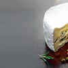 Noch verführt er seine Liebhaber mit seinem cremigen und geschmacksvollen Dasein. Doch dem Camembert droht das Aus.