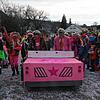 Tausende Narren und Fasnachtsfreunde feiern beim alljährlichen Narrentreffen in Schwerzen die alemannische Straßenfasnacht.