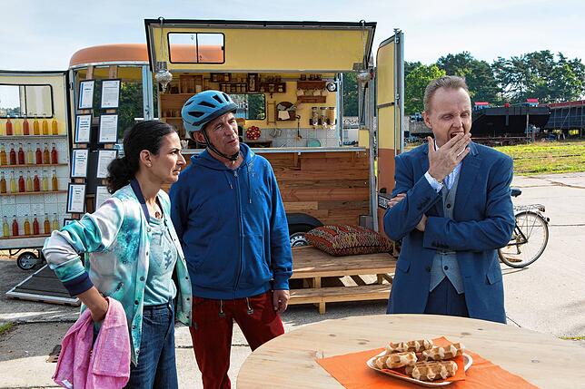 Szene aus der Folge „Regenbogen – Die beste Freundin“: Yasemin Saidi (Sanam Afrashthe, von links) und Fritz Fuchs (Guido Hammesfahr) ...