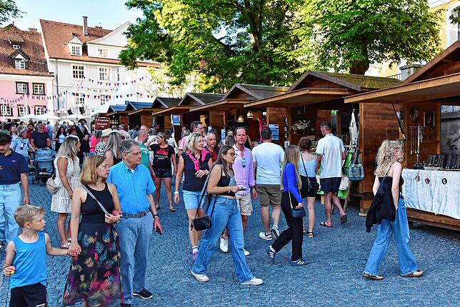 Bild 25: Donaueschingen genießt ausgelassen den Samstagabend beim Donauquellfest