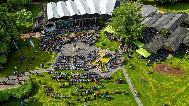 200 Musiker spielen am Pfingst-Sonntag beim Moravian Brass Festival im Königsfelder Kurpark.