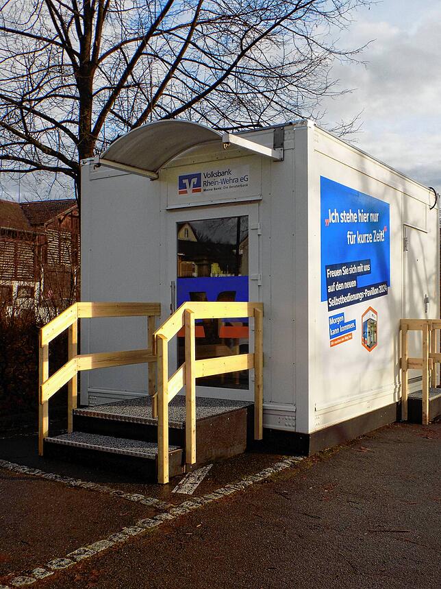 Bild 2: Ende einer Ära: Jetzt baut die Volksbank auch noch ihren Geldautomaten ab