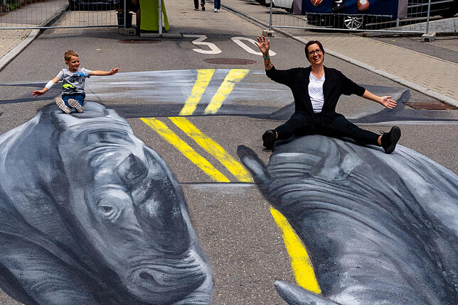 Zu den herausragenden Merkmalen des Street Art Festivals zählen die vielen 3D-Bilder, von denen einige auch begeh- und sitzbar wie die ...