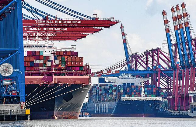 Containerschiffe bringen das Holz von Deutschland in die USA.