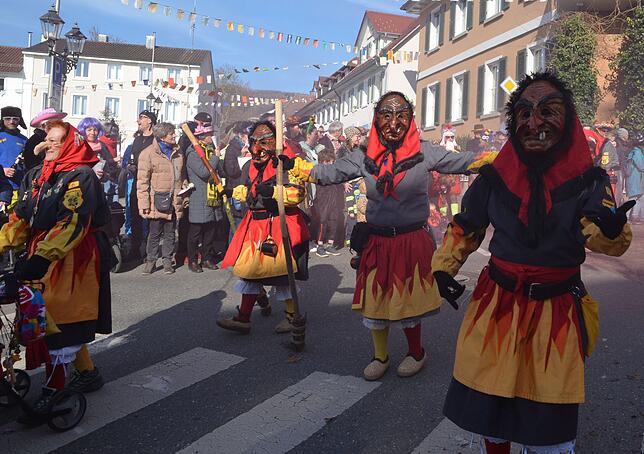 Bild 33: Narrensprung 2025 in Markdorf begeistert die Zuschauer