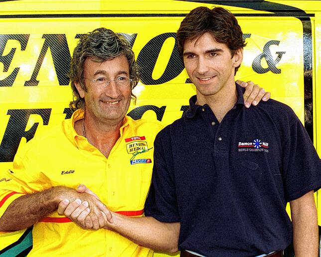 Eddie Jordan mit dem englischen Formel 1-Piloten Damon Hill im Jahr 1997