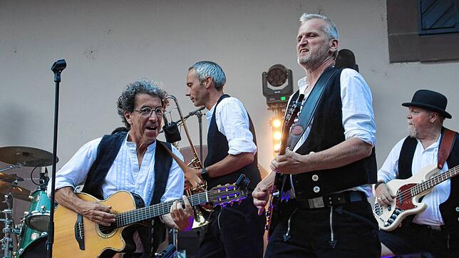 Das sind Luddi und sie lassen‘s mal wieder richtig krachen (von links): Manuel Dörflinger, Simon Frommherz, Gitarrist Jürgen „Mad“ ...