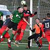 Mit drei Siegen in die Winterpause: Mit Vehemenz und Torhunger stürmte der SV Herten mit Alessio Paciulli (Mitte) beim 4:1-Heimieg gegen ...