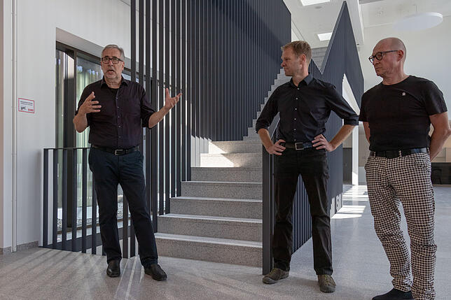 Informativ: Die S4-Architekten Gerold Müller, Henning Musahl und Michael Duffner (von links; nicht im Bild Ernesto Preiser) beginnen mit ...