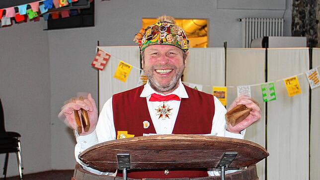 Wie immer gut gelaunt eröffnet Narrizella-Präsident Martin Schäuble die Fasnacht. Nur ohne Publikum und ohne Büttenreden. Der Narrizella ...