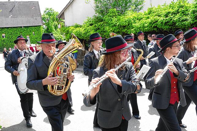 Bild 27: Jubiläumsumzug zum 175. Geburtstag der Musikkapelle Mundelfingen krönt vier stimmungsvolle Tage.