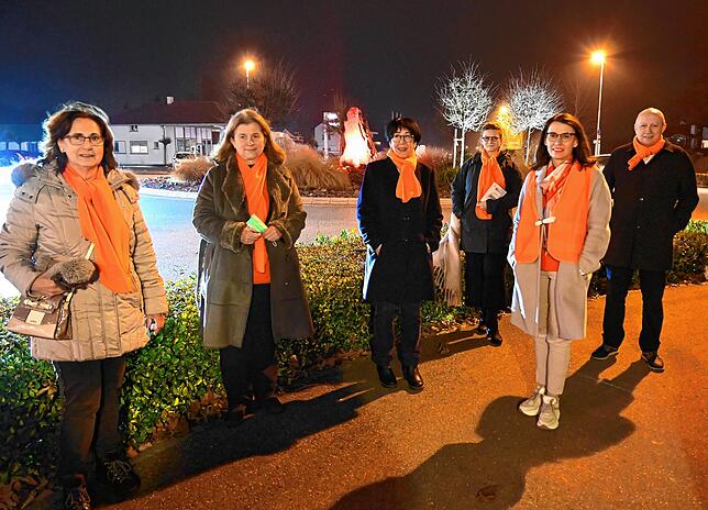Kreisverkehr Lauchringen: Angela Radler und Dorina Brutsche (Zonta-Club), Ute Stoll (Organisationsteam Zonta-Club), Ann-Dorothee Zühlke ...