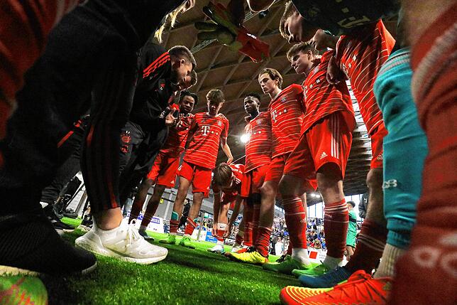 Die U15 des FC Bayern München nach dem Sieg beim MTU-Cup im vergangenen Jahr.