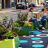 So ähnlich könnten die neuen Sitzmöbel und Pflanzkübel aussehen, die zur Verschönerung der Innenstadt bestellt werden sollen. Sie sind ...