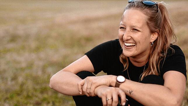 Fotografin Anni Fink will es Menschen mit einer Behinderung ermöglichen, schöne Hochzeitsbilder bekommen.