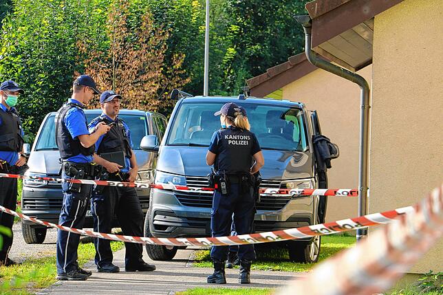 Zwei Tote wurden in einem Wohnhaus in Frick gefunden. Am Ende entpuppte sich das Ganze als Mord mit Suizid