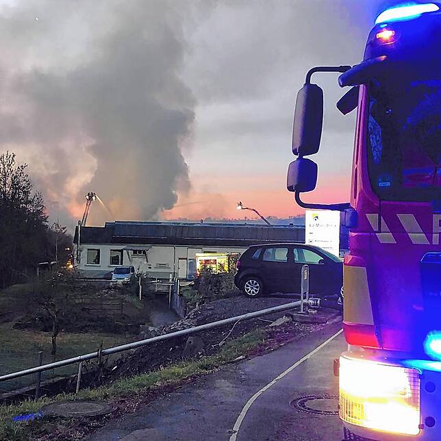 Bild 4: Großbrand im Wehra-Areal: Letzte Brandnester werden gelöscht
