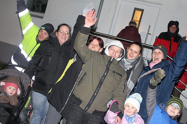 Bild 10: Bilder der Biesinger Mooslochhexen am vergangenen Freitag im gespenstischem Lichterschein des Nachtumzugs (Teil 1)