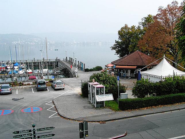 Der Blick vom Lindebuckel auf den früheren Parkplatz und Hafenvorplatz.