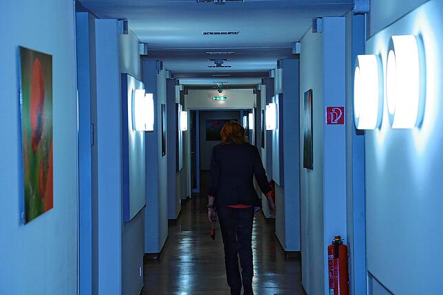 Auch die Flure der Akutklinik am Donaueschinger Stadtrand sind mit Tageslicht-Leuchten ausgestattet.