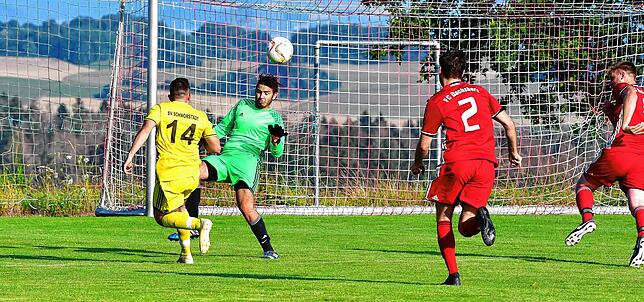 Bild 10: SV Schwörstadt setzt sich im Rothaus-Bezirkspokal mit 2:1 beim FC Dachsberg durch &ndash; und wir haben Bilder!