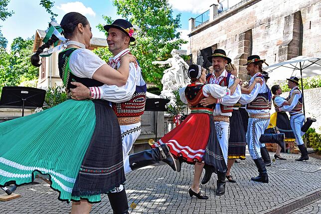Bild 18: DAs Donauquellfest ist eröffnet- Kaltgetränke fließen, Laune ist in Bestform.