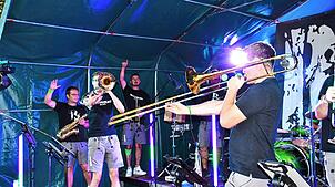 Die Brass Buebe heizten den Besuchern am Freitagabend ein. Foto: Heinz Vollmar